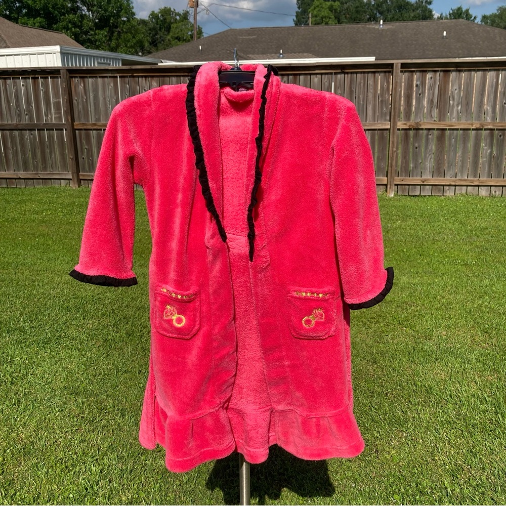 PL Sleep hot pink with black trim  and rings bath robe girls size 6/7 GUC